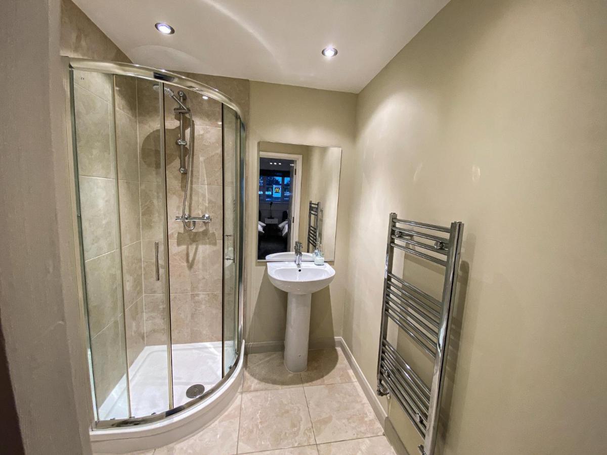 Heathrow/Ashford Hospital/Twickenham Short Stay Apartment Stanwell Exterior foto